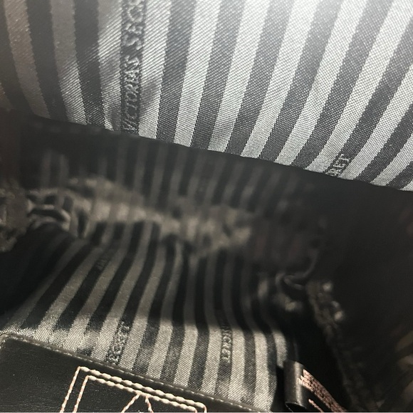 Victoria’s Secret Snakeskin Gold Backpack. Adjustable straps - Picture 14 of 15